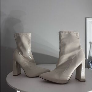 Elegant White Ankle Boots